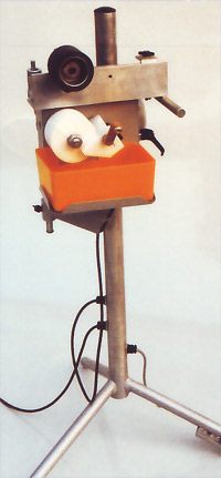 Photo of a tripod gluespreader